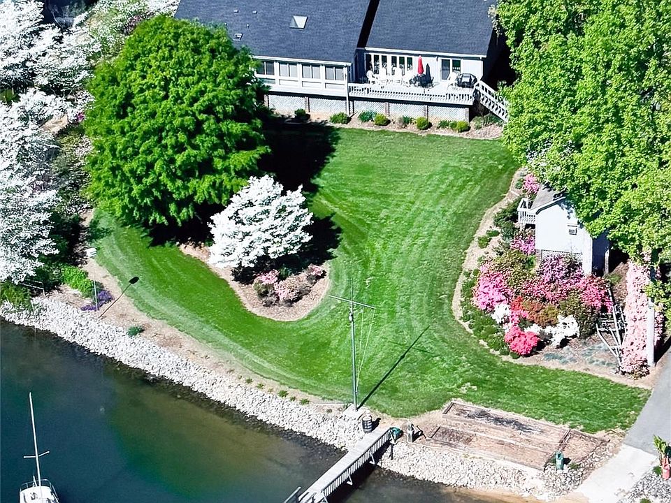 1st image of 214 Lakeview Shores Loop