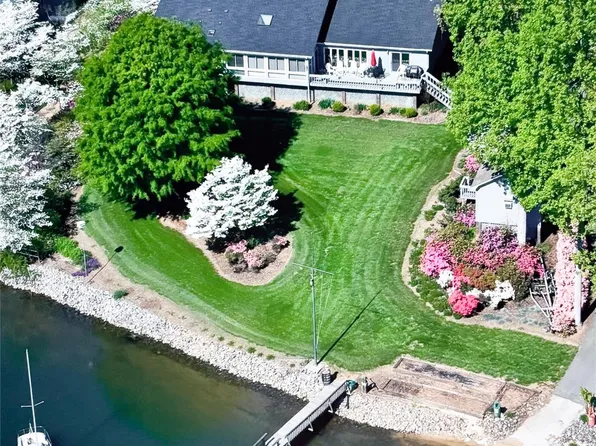 214 Lakeview Shores Loop, Mooresville, NC 28117