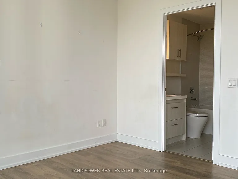 128 Fairview Mall Dr #805 — Photo 4