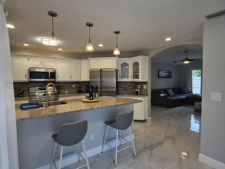 118 SW 21st Ln — Photo 4