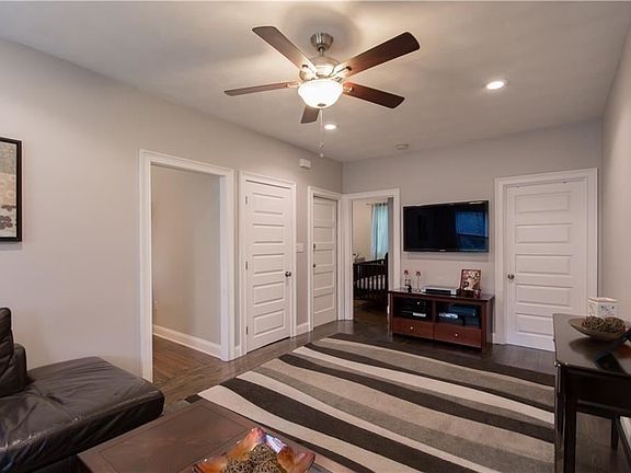 5th image of 52 Richmond St #1