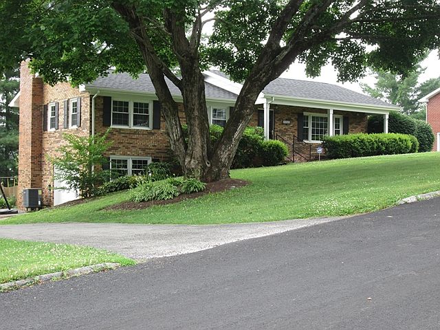 1st image of 20052 Oakwood Dr