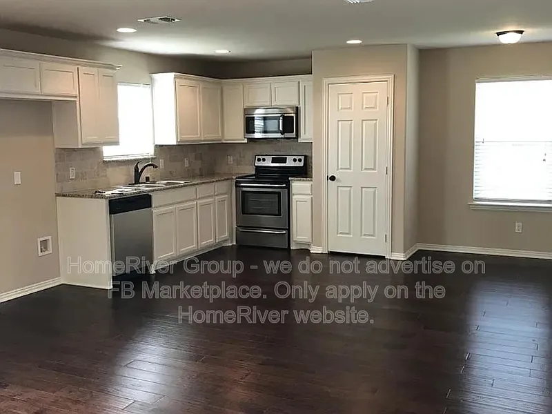 3 bed, 2.0 bath, 1496 sqft, $1,800 — Photo 2