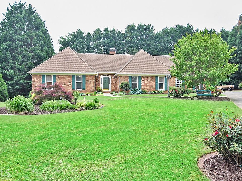 1st image of 925 Saddle Ridge Ct