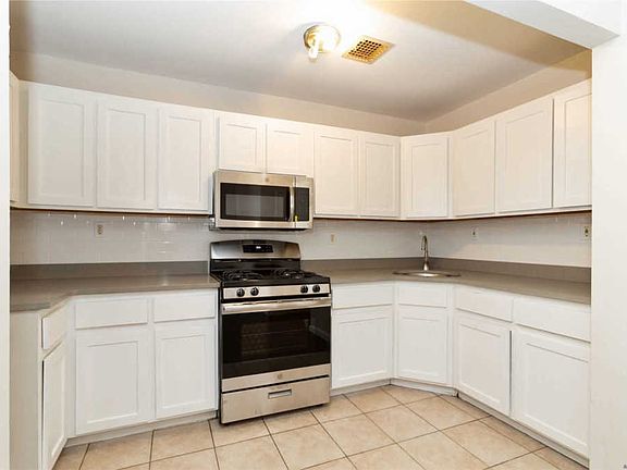 5th image of 39-18 108th St #39-18