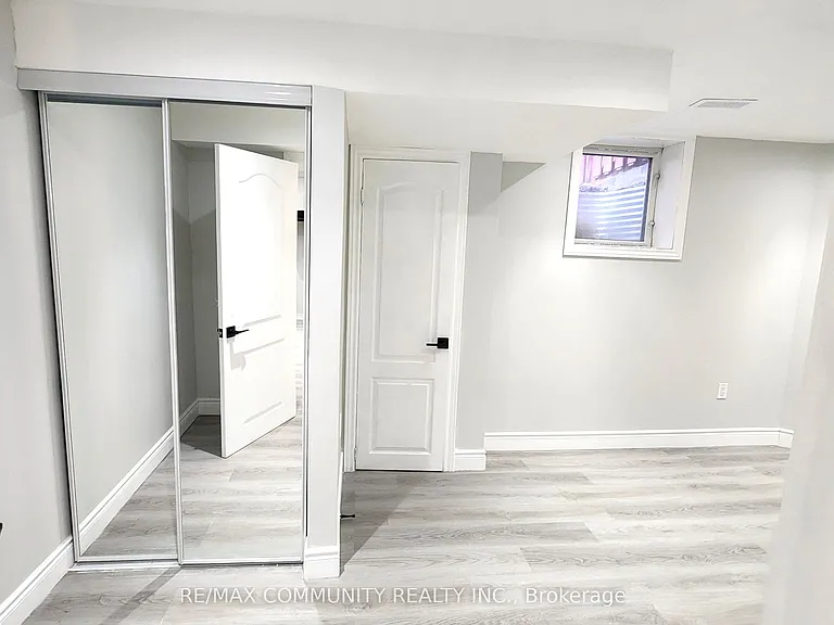 435 Stonegate Ave #LOWER — Photo 10