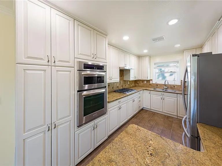 6401 Hubbard Rd — Photo 10