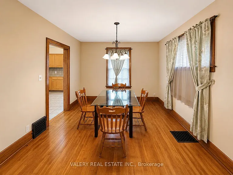1058 Moy Ave — Photo 3