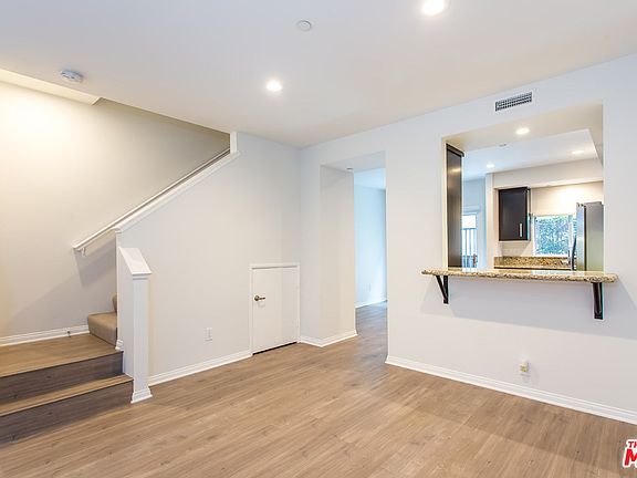 5th image of 10918 Morrison St APT 11