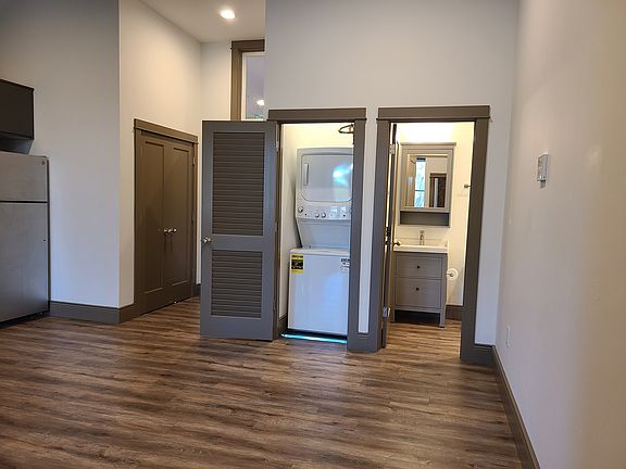 5th image of 401 2nd St APT 205
