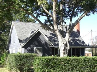 202 N Walker St, Angleton, TX 77515