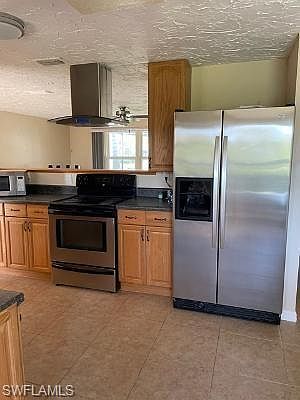 5th image of 2300 SE 5th St