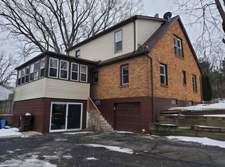 6858 Safford Rd, Rockford, IL 61101