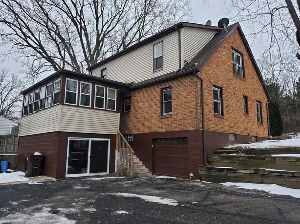 6858 Safford Rd, Rockford, IL 61101