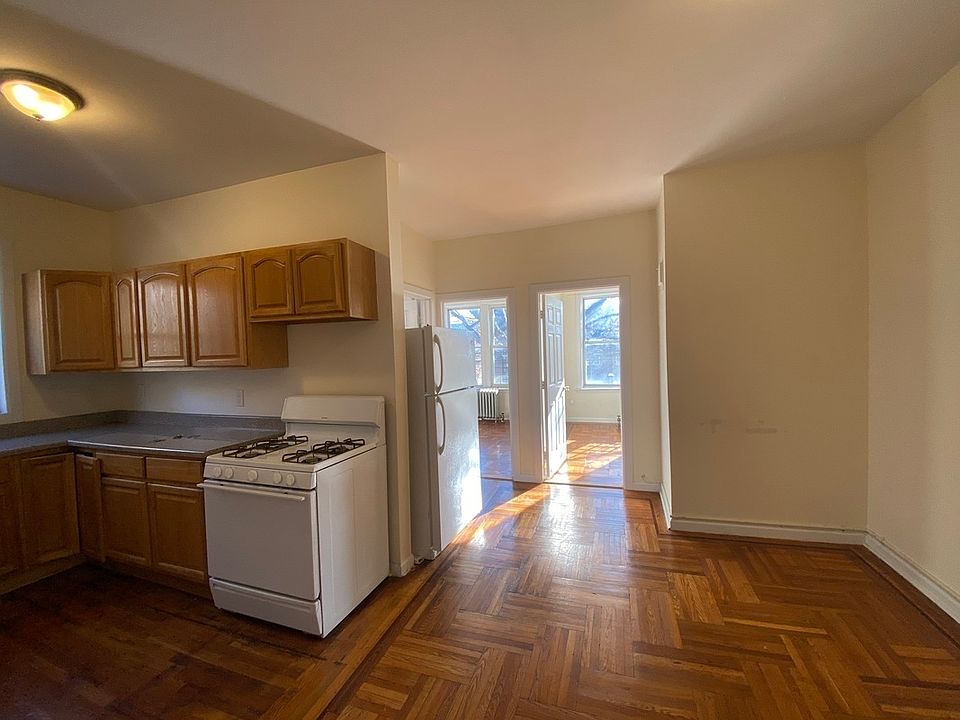 1st image of 23-32 28th St #2F