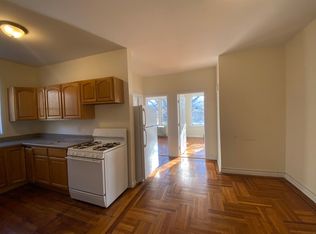23-32 28th St #2F, Astoria, NY 11105