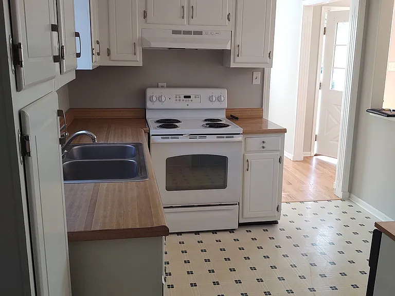6019 Kingsley Dr — Photo 5