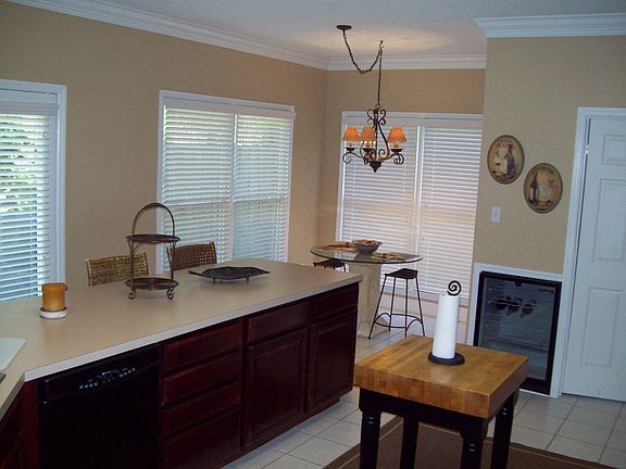 Big Bar Area & Wine Fridge- Great for Entertaining
