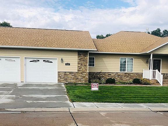 2nd image of 820 Clearwater Ct