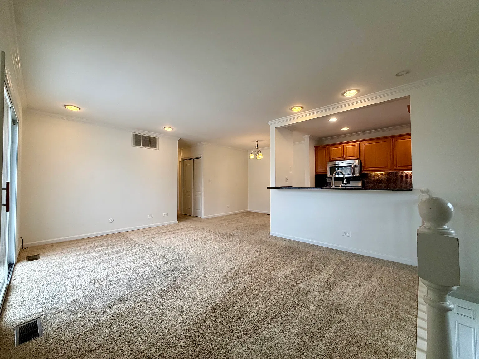 2 bed, 840 sqft, $1,900 — Photo 4