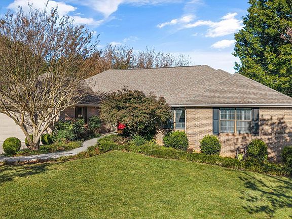 2nd image of 1827 Southcliff Dr