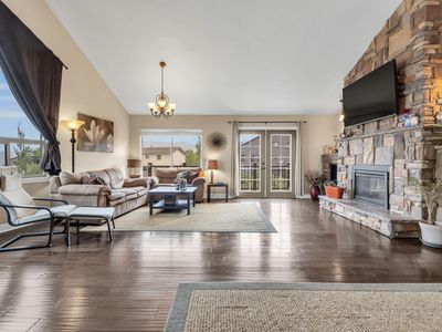 233 S Constitution Way, North Salt Lake, UT, 84054