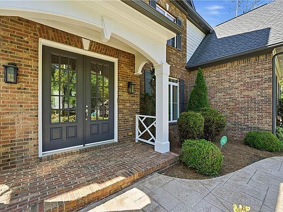 4th image of 6740 Castleton Dr