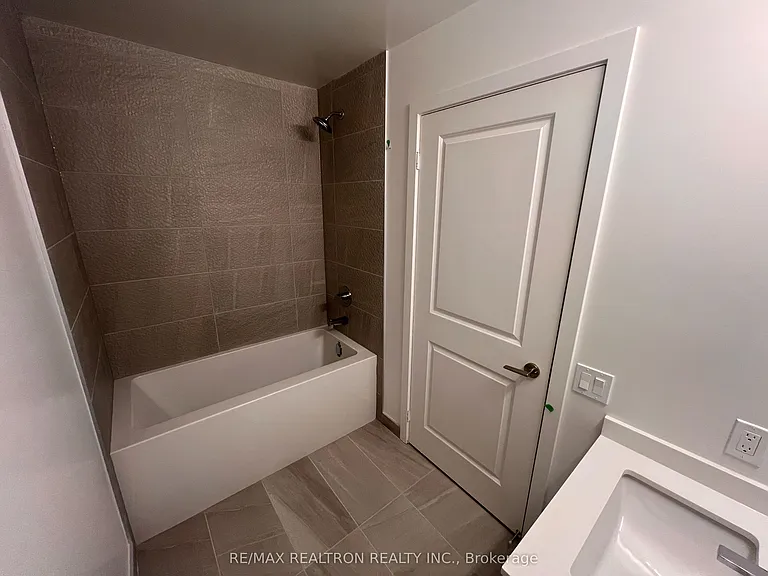 30 Upper Mall Way #2108 — Photo 14