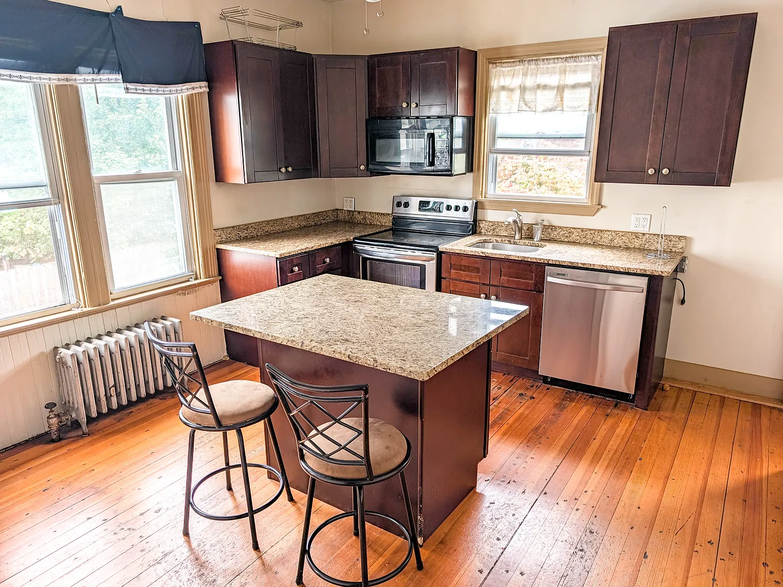 3 bed, 1168 sqft, $2,300 — Photo 4