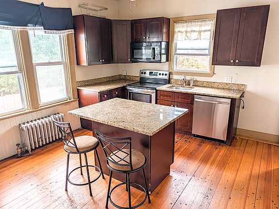 4th image of 228 Pleasant St #2