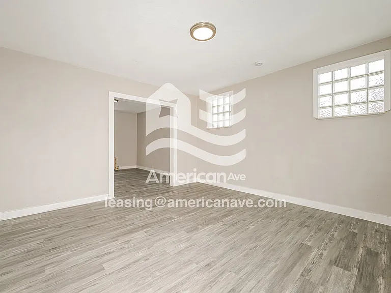 1070445_002_living_room_2.jpg