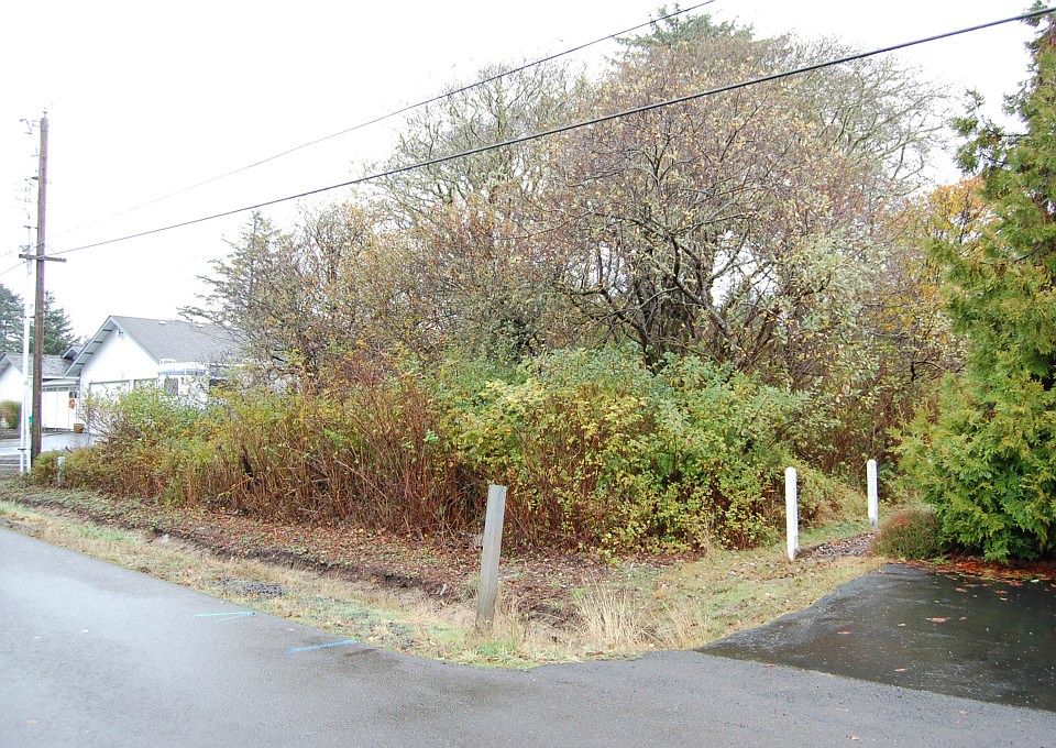 1st image of 438 Octopus Ave NE