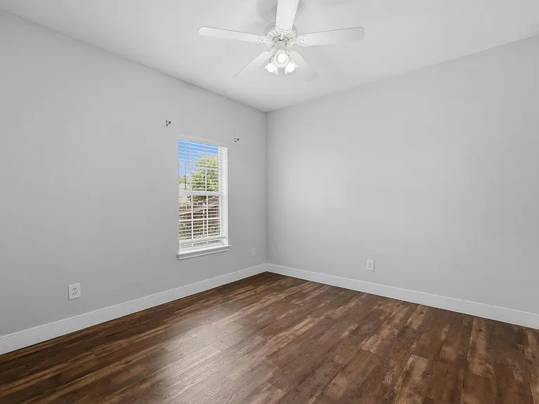 239 Navarro Dr — Photo 14
