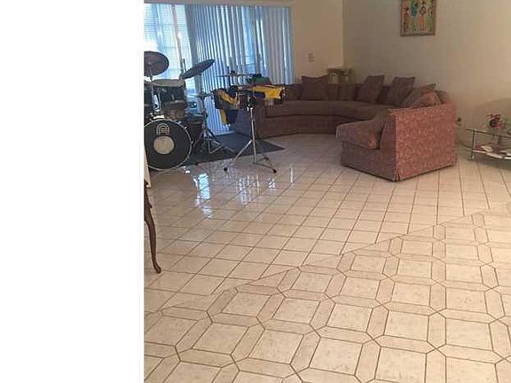 4th image of 2320 SW 81st Ter #4