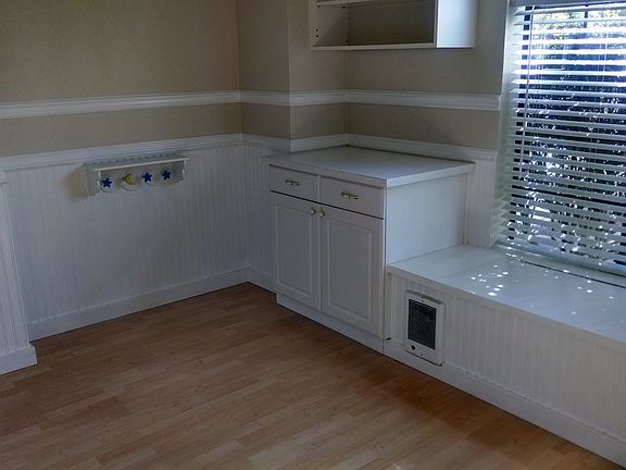4th image of 7648 Colony Ct NE