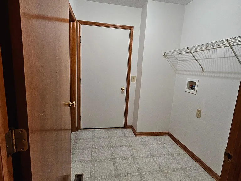 4476 Edgarton Dr — Photo 7