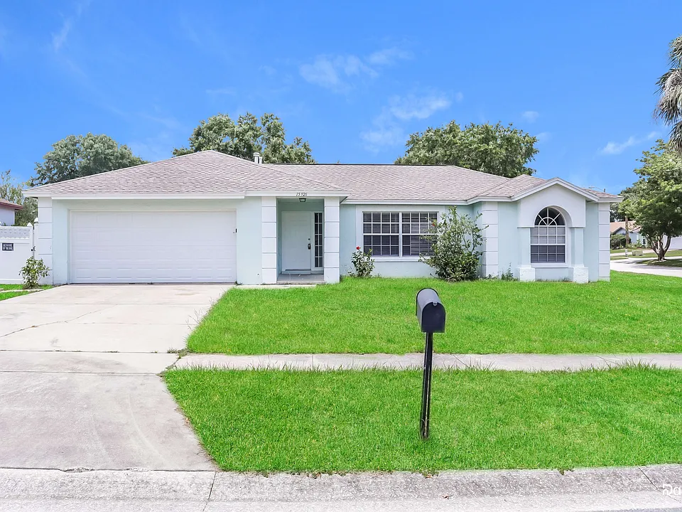 15926 Hidden Lake Cir