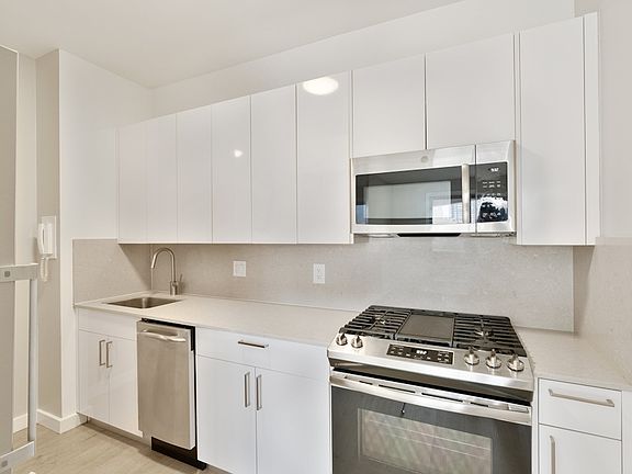 3rd image of 480 2nd Ave APT 20E