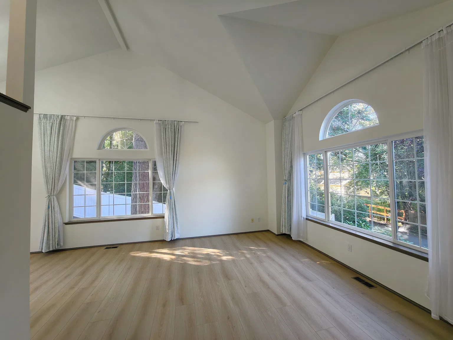 5 bed, 2868 sqft, $5,900 — Photo 4