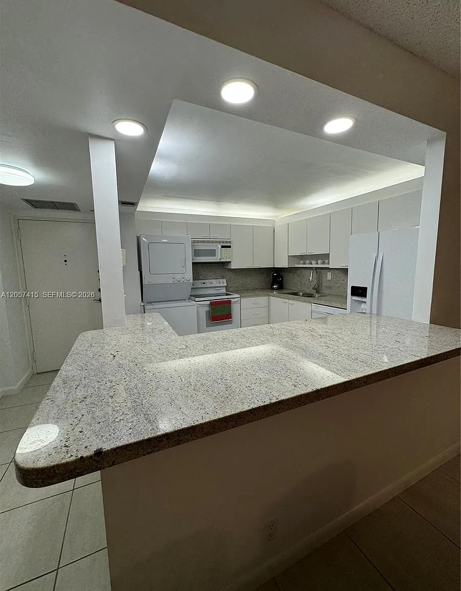 Brickell Place Condo — Photo 4
