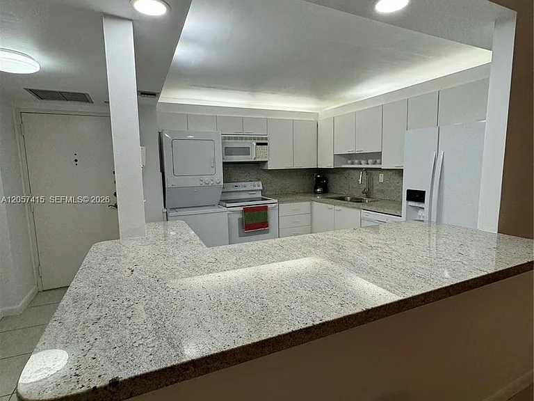 1865 Brickell Ave #A811 — Photo 4