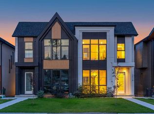 2416 W 32nd St SW, Calgary, AB T3E 2R7