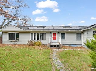 699 Shore Rd, Hewitt, NJ 07421