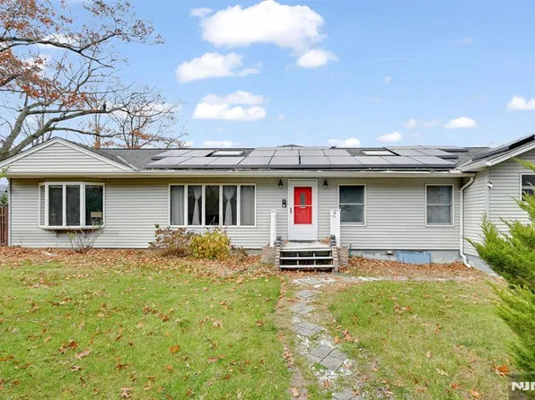 699 Shore Rd, Hewitt, NJ 07421