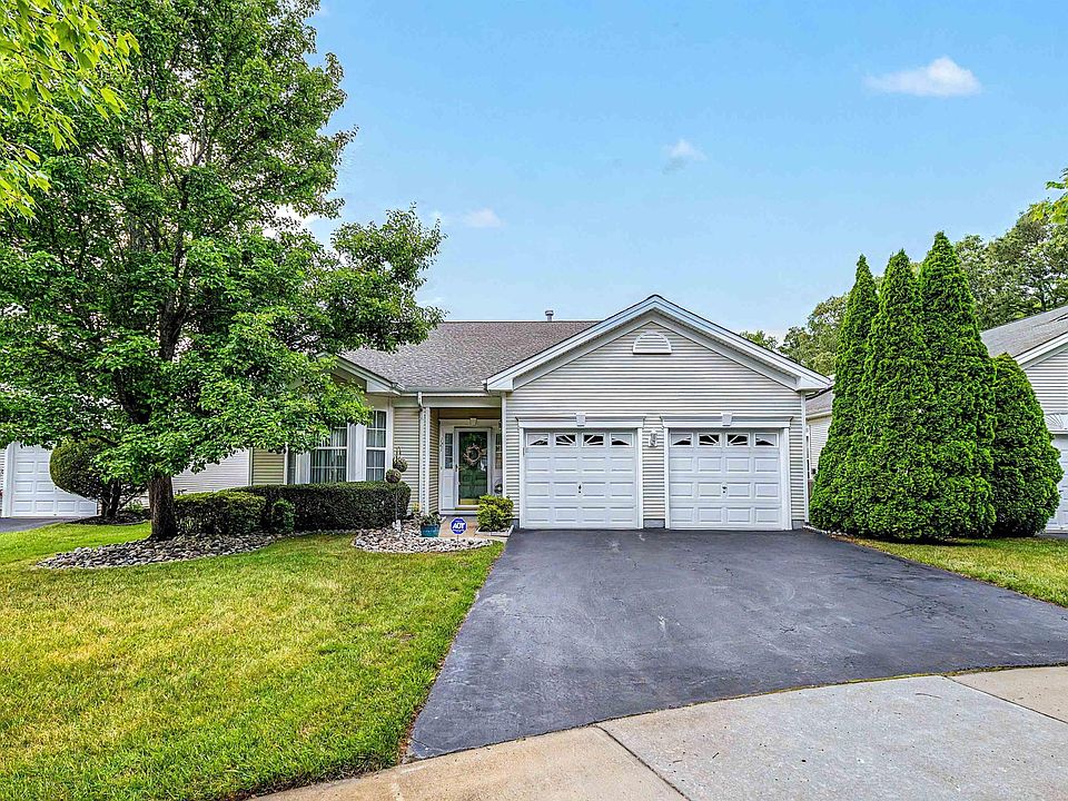1st image of 121 Sheffield Ct