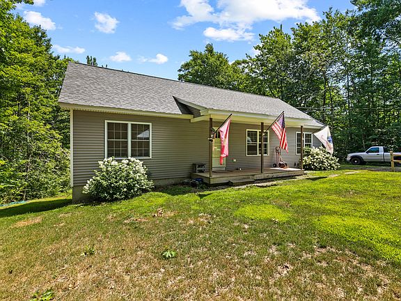 3rd image of 1039 Cape Road