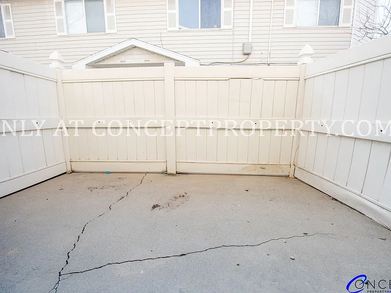 Bentwood — Photo 255