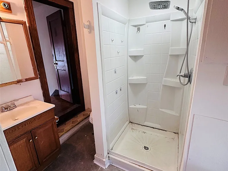 210 Squires Ave — Photo 12