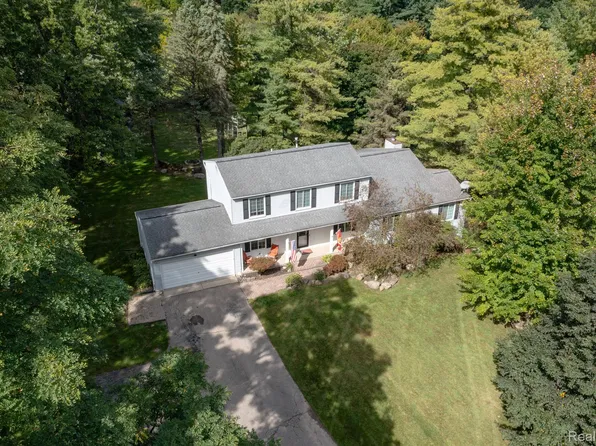 8620 Rattalee Lake Rd, Clarkston, MI 48348