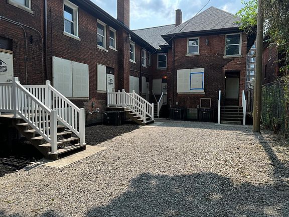 3rd image of 600 Gladstone St #3